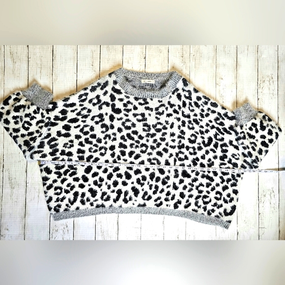 Andthewhy Eyelash Knit Super Soft Slouchy Off Shoulder Leopard Cheetah Print - Picture 3 of 9